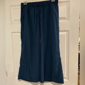 Old Navy quick dry drawstring pants. Color is navy blue. Size L